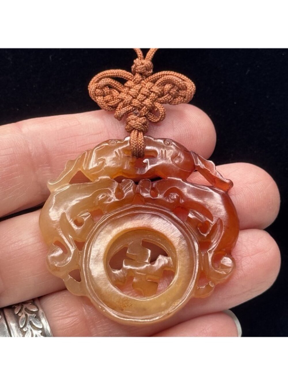 Chinese Pixiu Beast Pendant Carved Agate Spinning "Wan" Symbol Estate 42mm 1970s - Picture 16 of 16